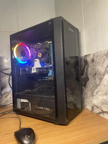 Configuração com processador i7 de segunda geração com 8 Gb de RAM com ssd e monitor game