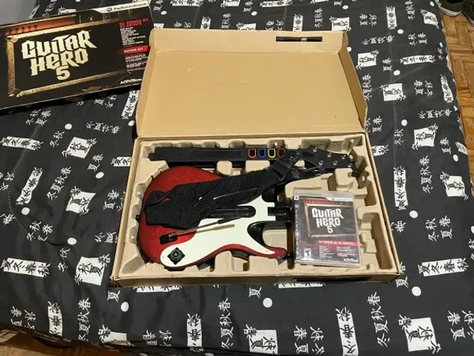 Guitar Hero 5 PS3 Original - Kit Completo + Guitarra + Dongle - R$680