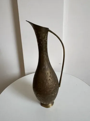 Vaso Antigo em Latão Trabalhado Estilo Indiano Vintage 28 cm - Decorativo.