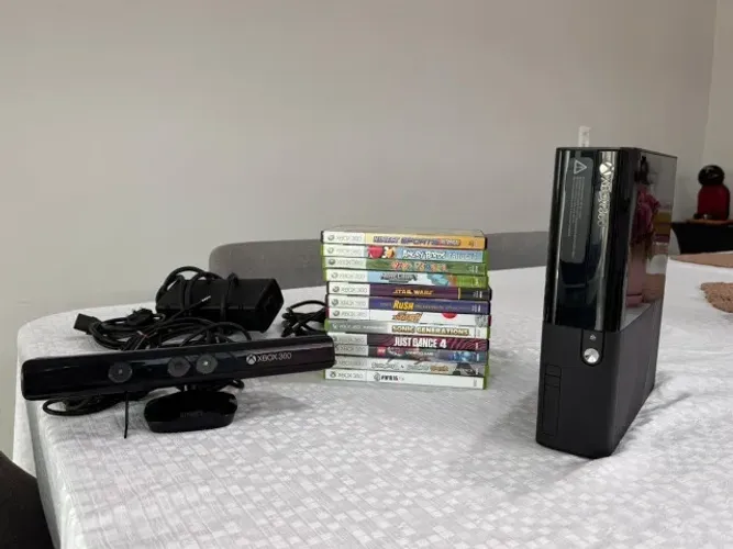 XBOX 360 COM KINECT E CONTROLE ORIGINAL (USADO) COM 14 JOGOS