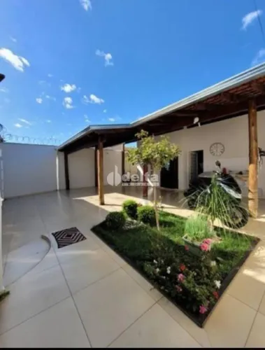 Casa residencial disponível para venda no bairro Nova Uberlândia em Uberlândia-MG
