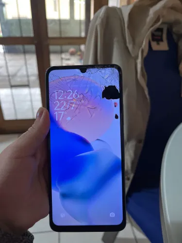 Redmi13c, semi novo, somente tela quebrada
