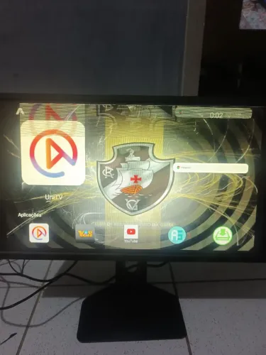 Monitor com tela piscando entrada HDMI e display