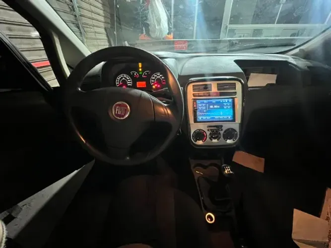 Fiat Punto Attractive 1.4 Fire Flex 8V 5P 2012