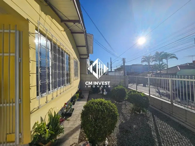 Casa à venda em São José-SC, Barreiros com 3 quartos, 2 salas, 2 banheiros, 3 vagas, 141 m