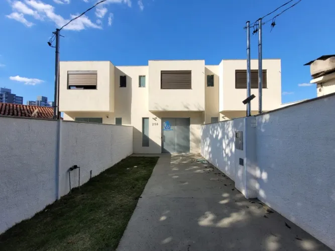 CASA INDEPENDENTE À VENDA NO SANTA BRANCA BH