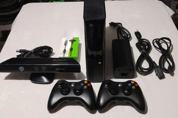 Xbox 360 super slim estado de novo.completo original com jogos topp!!