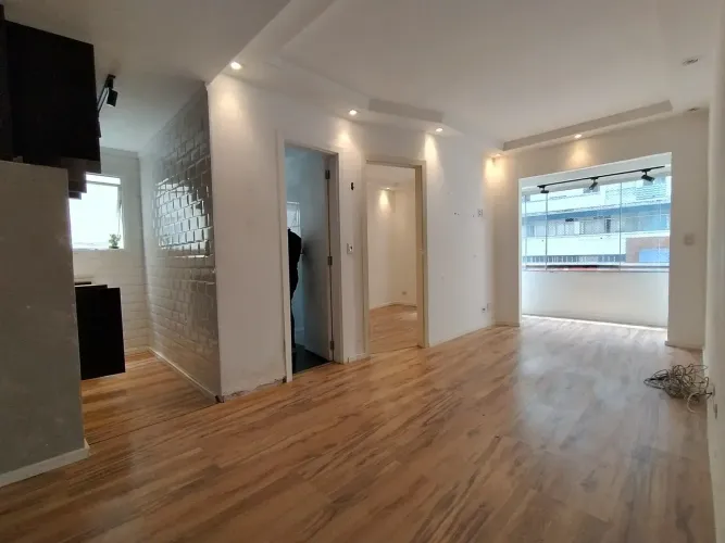 1 quarto, 2 terraços, 1 garagem, ao lado do Metrô!