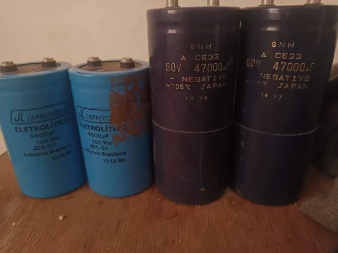 Capacitores eletroliticos para fonte de amplificadores
