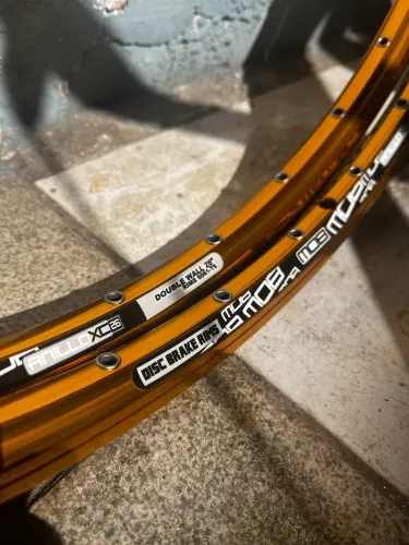 Par de aros Mob 26