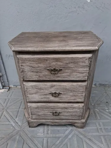 Armário de cabeceira com 3 gavetas