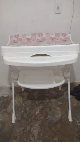 Trocador com banheira usado, de menina