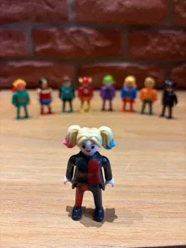 Arlequina DC Playmobil Kinder Ovo
