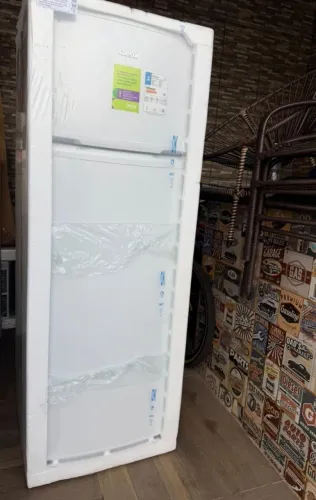 Geladeira lacrada nunca usada com nota fiscal e sofá