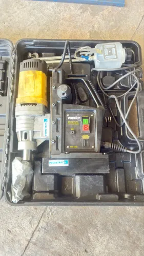 Furadeira com base magnética 1680W
