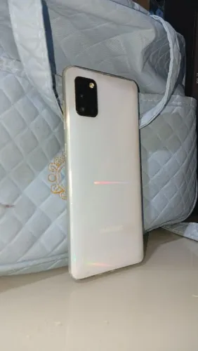 Galaxy Samsung A31 - Usado com avarias na tela e no botão de ligar.