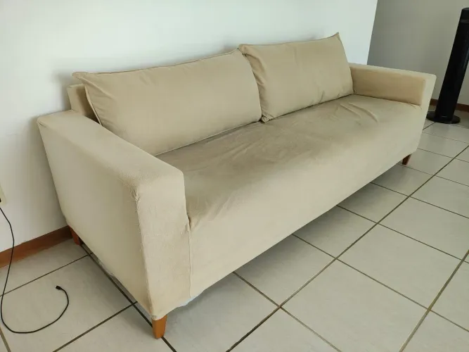 Sofá com 2 almofadas + capas - Usado