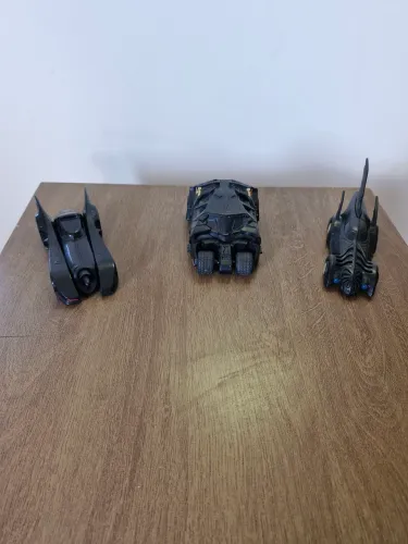 Kit com 03 miniaturas do batmóvel posto shell