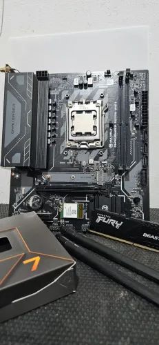 Kit Ryzen 7 7700x + B650 + 16GB RAM DDR5