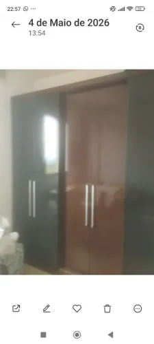 Vendo Guarda Roupa 6 portas super conservado ,já está desmontado .dispenso curiosos.
