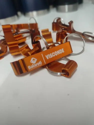 Chaveiro abridor de garrafa - Gravado a laser - com sua logo