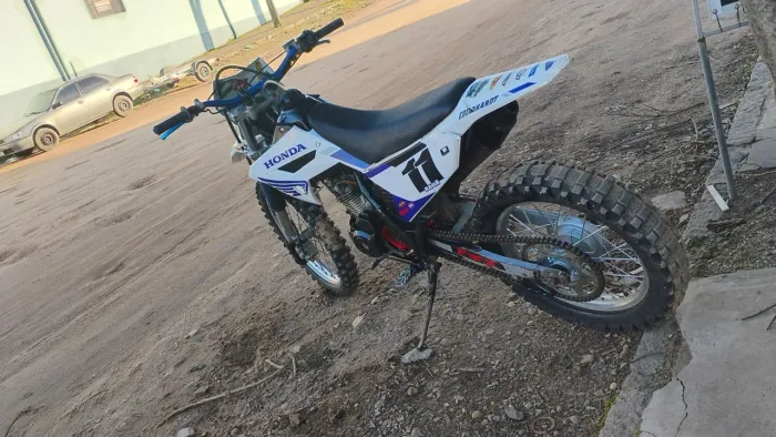 Ótima moto para trilhas 