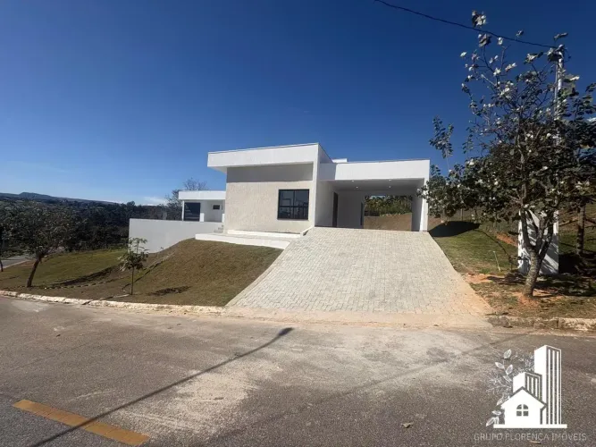 Ótima casa em Condomínio de Casa Branca