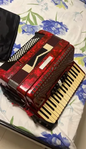 Sanfona Michael 80 Baixos - Vermelha Perolada - Aceito Cartão