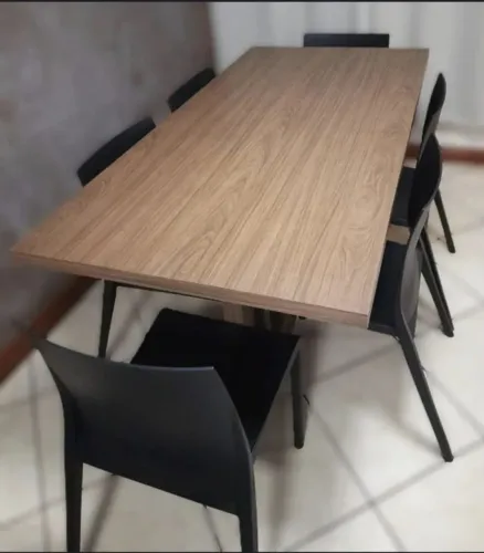 Oferta Especial. Lindo Jogo de mesa e 6 cadeiras, design moderno e elegante