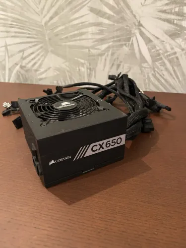 Fonte Corsair CX650 650W 80 Plus Bronze Bivolt CP-9020122