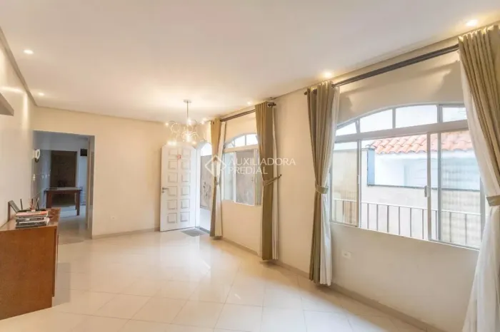 Casa Espaçosa de 160m² em Diadema - 3 Dormitórios e Pronta para Morar