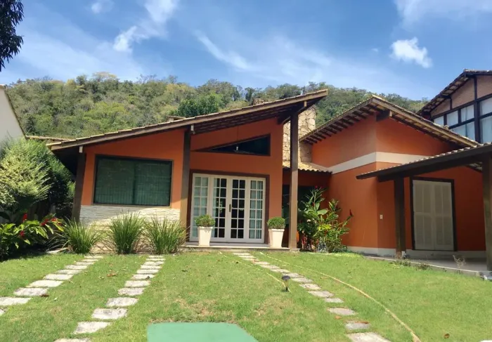 Casa de 120 metros quadrados no bairro Itaipu com 3 quartos e piscina