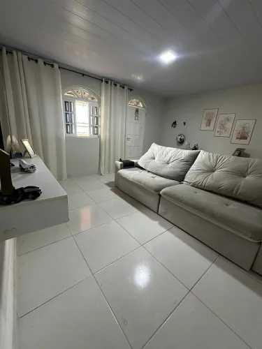 Casa 2 quartos com amplo espaço interno em Nova Carapina I