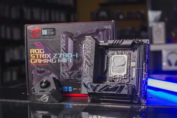 Placa-Mãe ASUS ROG Strix Z790-I Gaming Wi-Fi, Intel LGA1700 Z790, ITX, DDR5, Preto