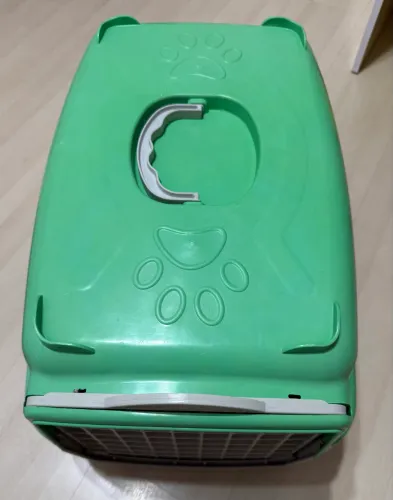 Vendo caixa de transporte, tam. 03, médio, utilizado duas vezes.