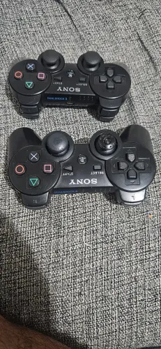 Controles de play 3, 1 ORIGINAL outro 1 LINHA PREMIUM. funcionando certinho. Ler descrição