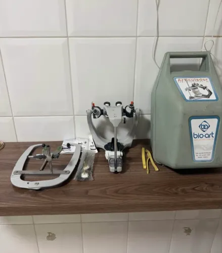 Articulador Semi-Ajustável Bio-Art A7 PLUS + Arco Facial (Completo)