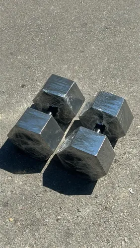 Par de halteres para treino em casa 10 kg concreto + pegada de ferro