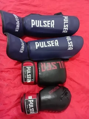 Luva de box ou muay thai e caneleira da melhor marca pulser