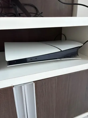 PlayStation 5 com 2 controles