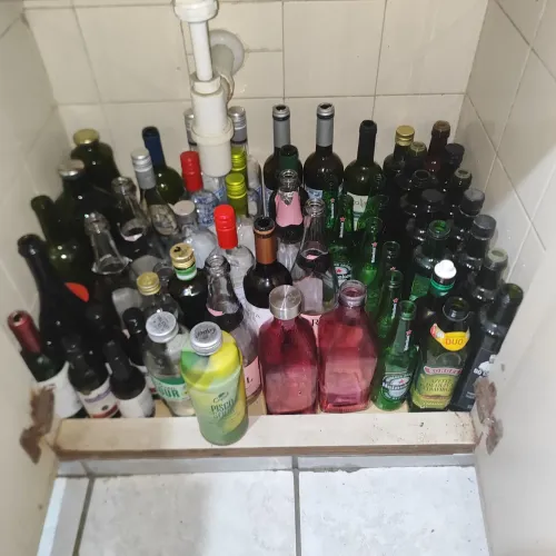 Coleção de Garrafas diversa de Vidros para artesanato 100 reais todas.