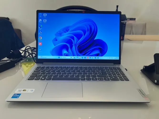 Lenovo IdeaPad 1 prata 8GB DE RAM 477 GB