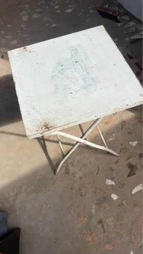 Mesa de ferro 80,00 só tem essa
