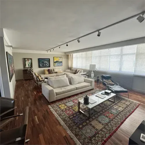 Elegância Contemporânea em Apartamento Exclusivo Próximo à Rua Oscar Freire