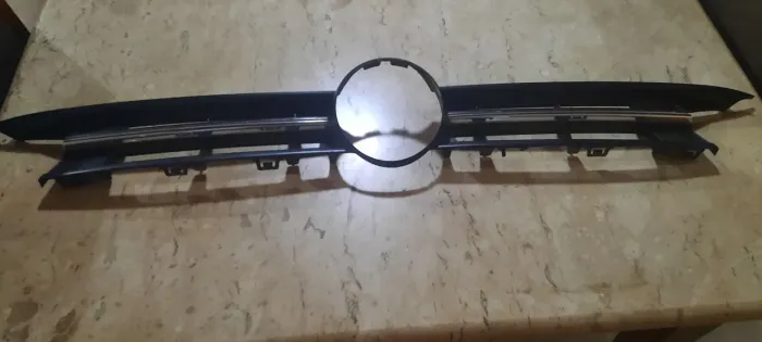 Acabamento superior dianteiro do para choque e farois