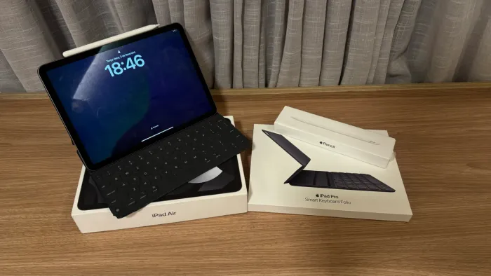 iPad Air 5ª geração 64GB Wi-Fi + Apple Pencil + Smart Keyboard Folio