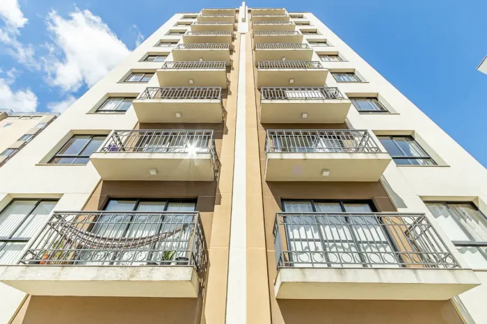 APARTAMENTO MOBILIADO COM SACADA  PORTÃO