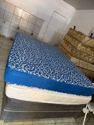 Colchão de casal novo azul