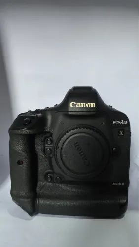 Canon EOS-1D X Mark II.