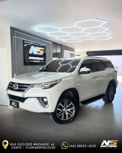 Toyota Hilux SW4 SRX 4X4 2.8 TDI 16V Dies. Aut. 2019